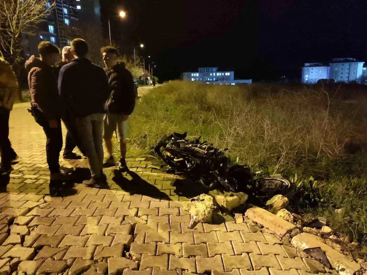 Keşan’da Motosiklet ve Otomobil Çarpıştı: Sürücü Ağır Yaralı!