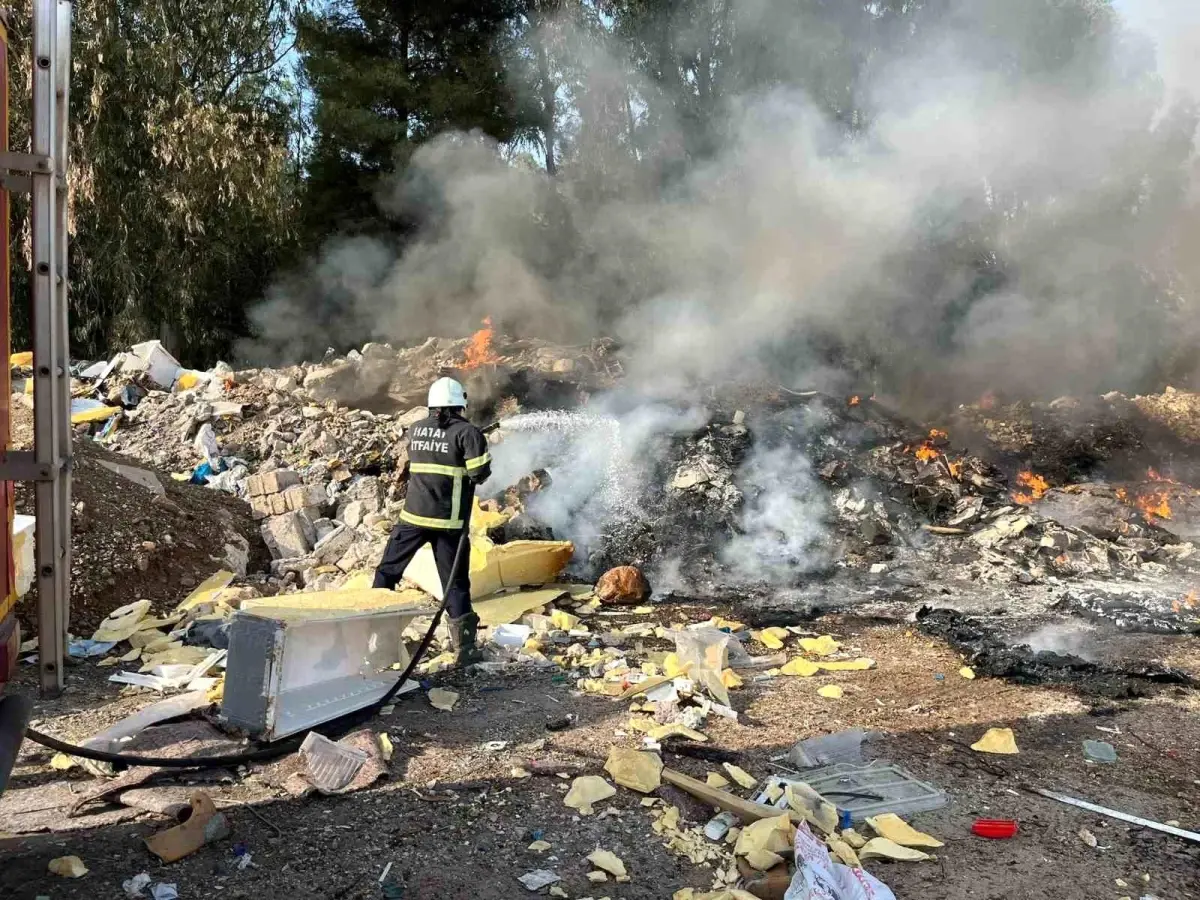 Hatay’da Hurdalık Alanda Yangın Çıktı