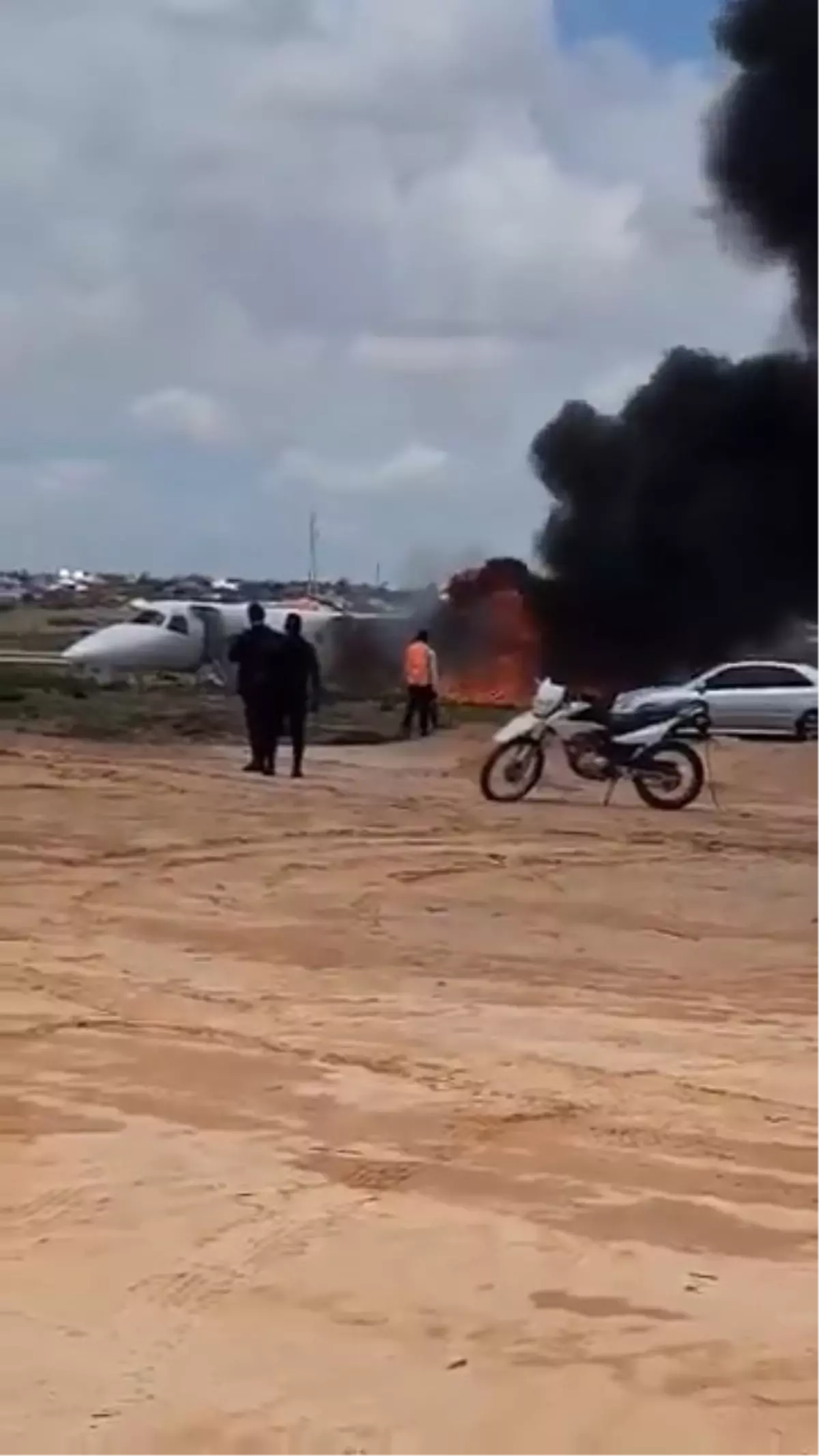 Kongo’da Bakanın Uçağı Pistten Çıktı ve Alev Aldı