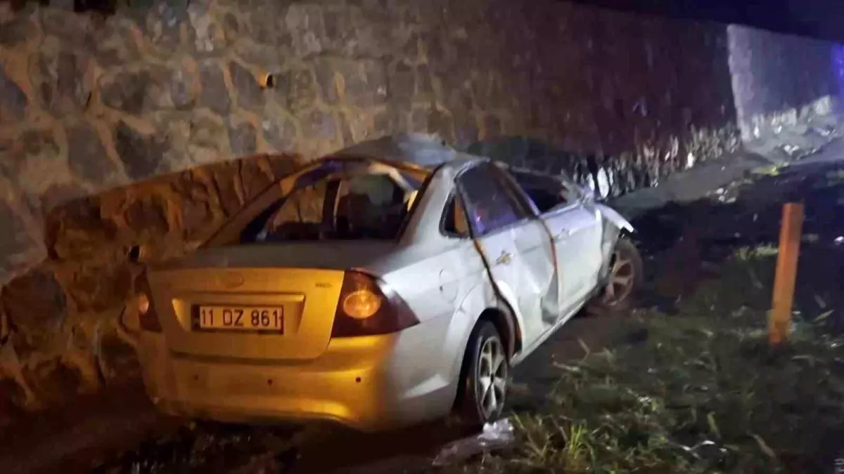Sakarya’da Otomobil Kazası: 2 Yaralı