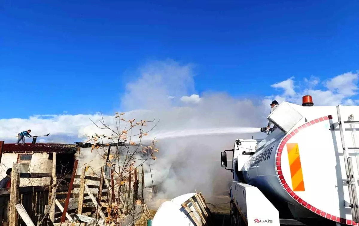 Kütahya Seyitömer’de Ahır Yangını Kısa Sürede Söndürüldü