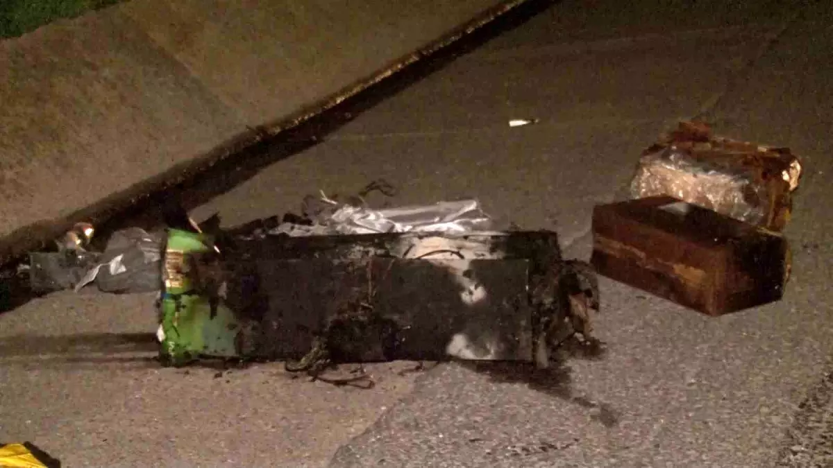 “Kamyonun Lastiği Alev Aldı: Otoyolda Korkutan Yangın”