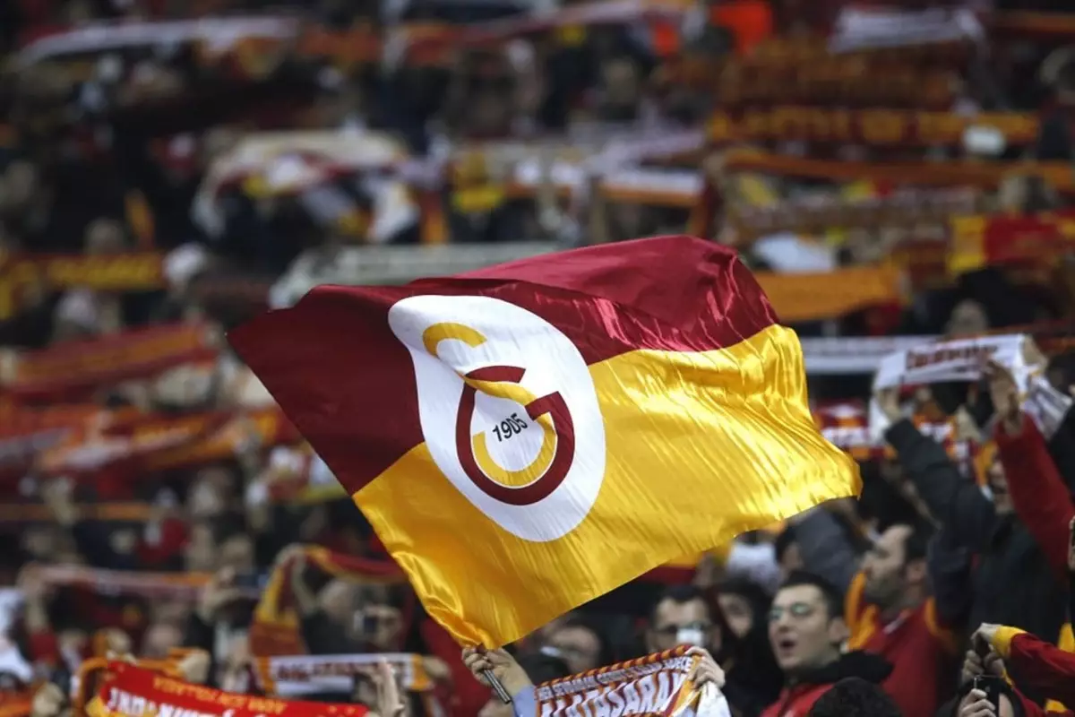 Galatasaray’ın yıldızı Fenerbahçe derbisine yetişecek