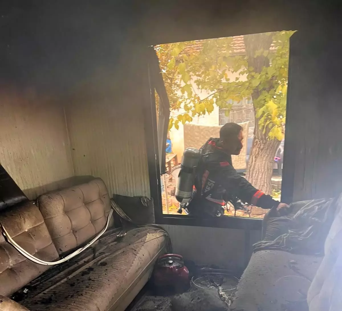 Malatya’da Yeşilyurt Mahallesinde Konteyner Yangını Kontrol Altına Alındı