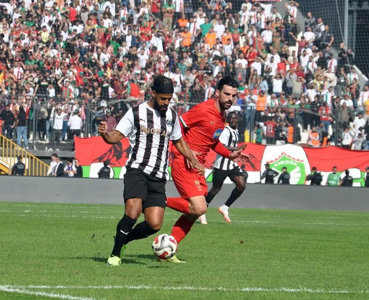 Manisa FK, Adana Demirspor’u 5-0 Yendi ve Lois Diony Şampiyonluk Umudunu Yükseltti