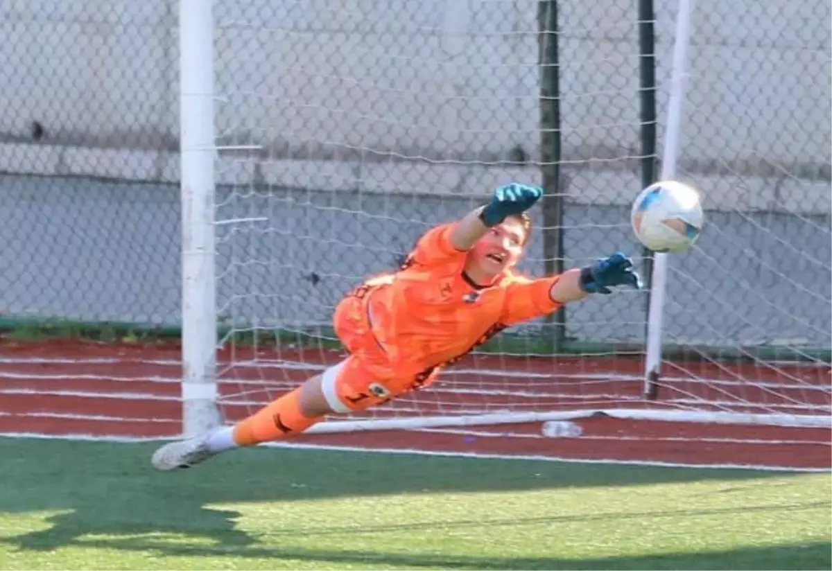 Alp Özge, Beşiktaş’ta Deneme Aşamasında