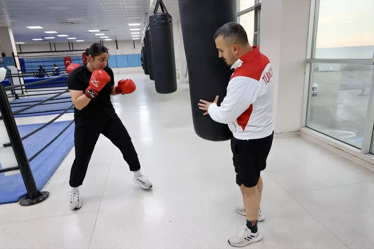 Esmaül Hüsna Babat, Avrupa Şampiyonası’na Hazır: Altın Hedefiyle Ringe Çıkıyor