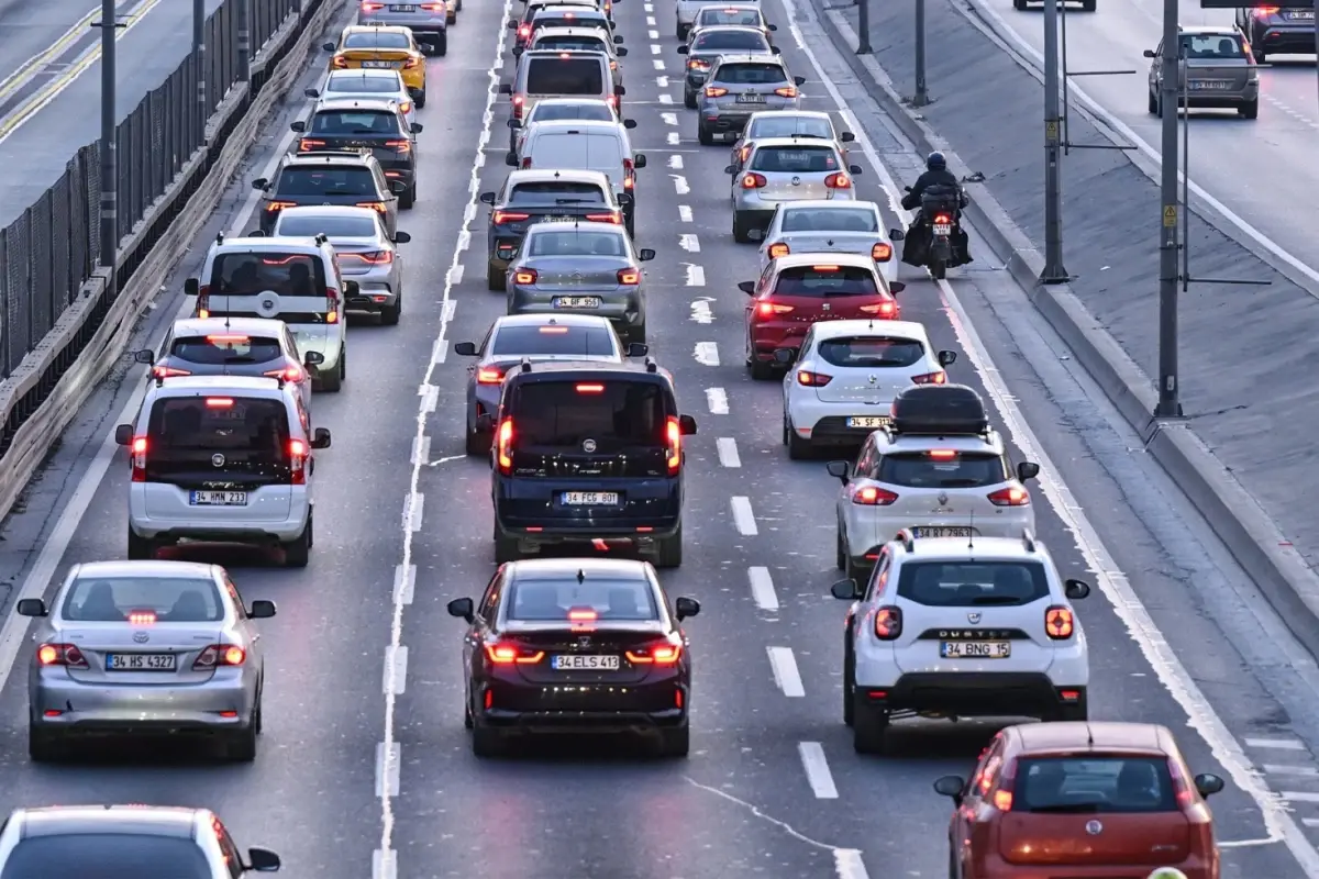 Motorine gece yarısı 2 lira 44 kuruş indirim geldi