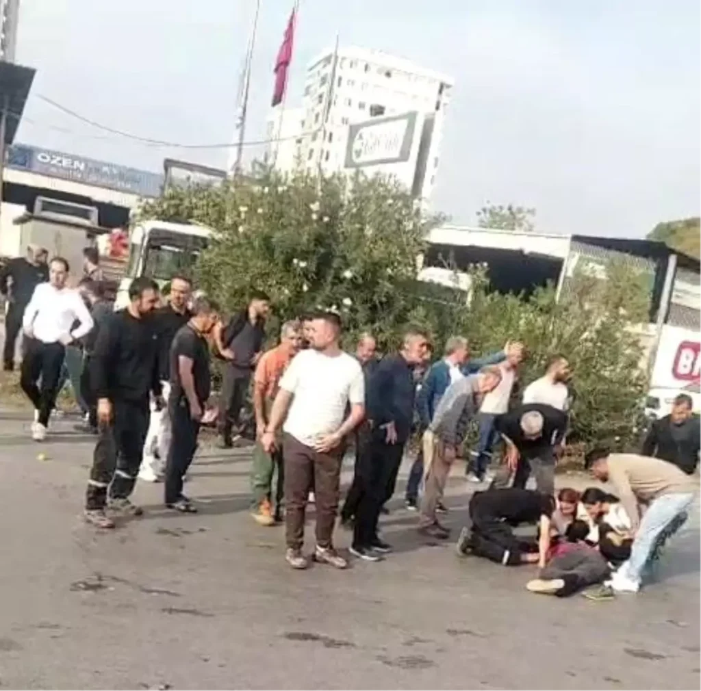 Adana’da Motosiklet Otomobille Çarpıştı: Sürücü Ağır Yaralandı