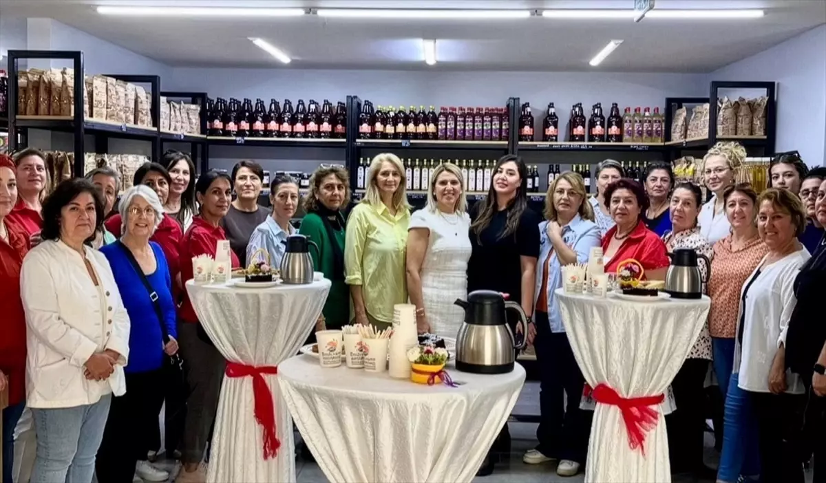 Muratpaşa’da 41 Kadın Kooperatifi Doğal ve El Emeği Ürünlerini Sergiledi