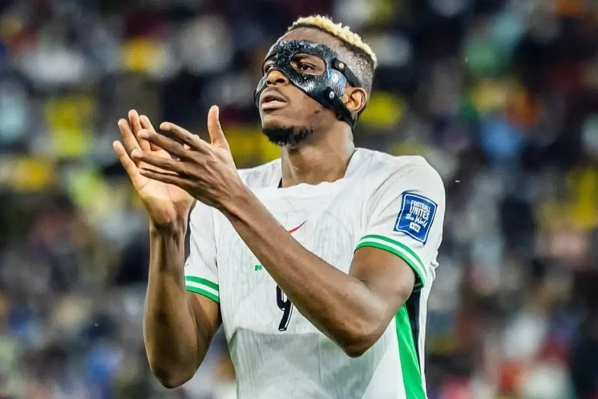 Nijerya‑Demokratik Kongo maçında sakatlanan Osimhen gözyaşlarıyla saha kenarına geldi