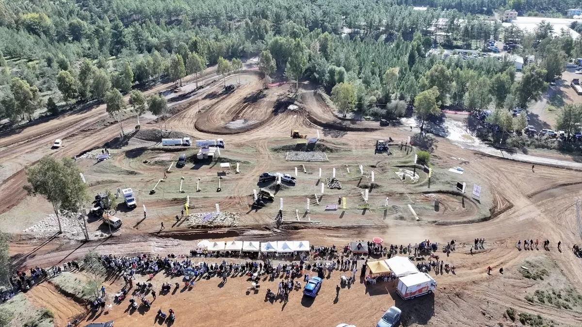 Fethiye Off-Road Şenliği Rüzgar Gibi Geçti: 45 Araç Çamura Karıştı!