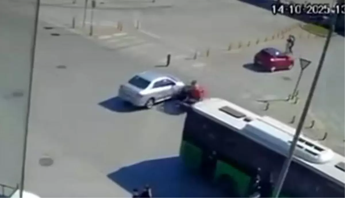 Denizli’de Kavşakta Kontrolsüz Araç Girişi Sonucu Motosiklet Sürücüsü Ağır Yaralandı