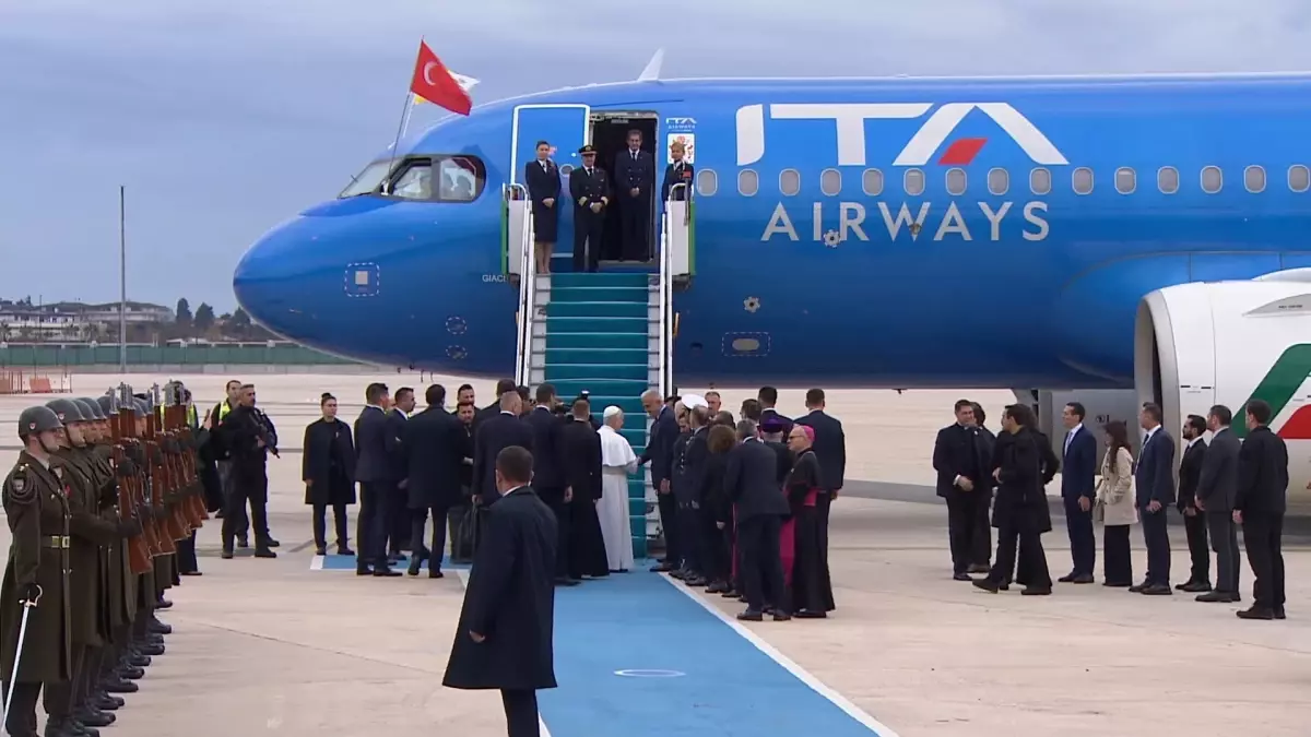 Papa 14. Leo, Lübnan’a gitmek üzere Türkiye’den ayrıldı