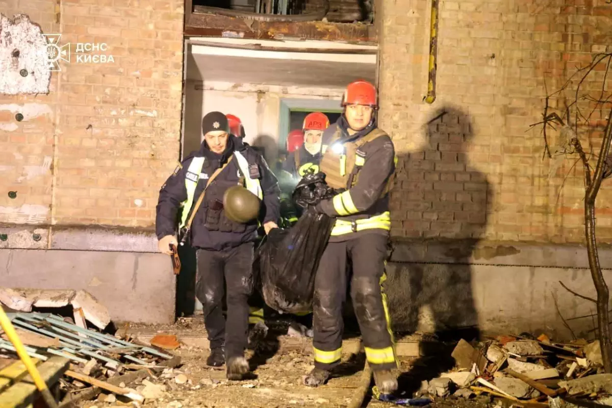 Kiev’e İHA ve Füze Saldırısı: 1 Ölü, 11 Yaralı – Şehirde Büyük Yangınlar