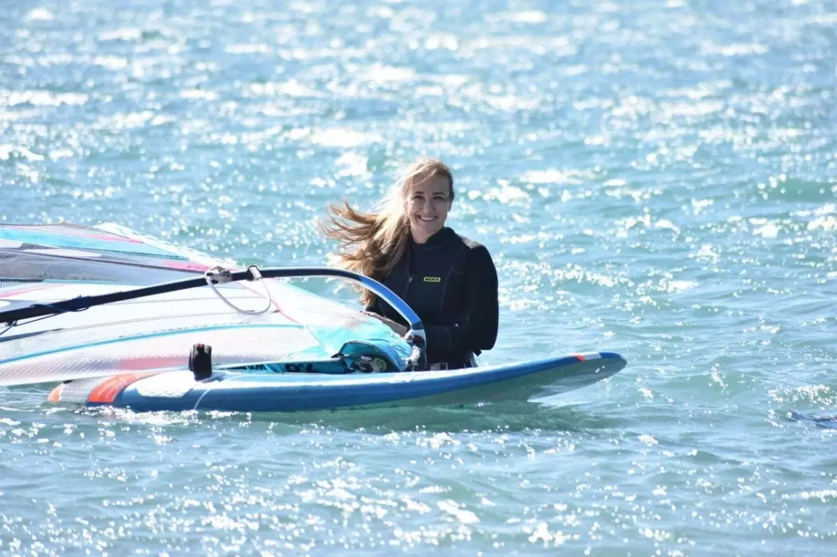 Foça’da Rüzgar Sörfü Şampiyonası Renkli Görüntülere Sahne Oldu