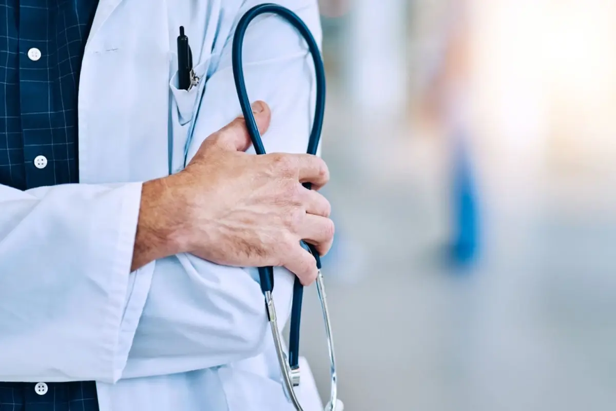 Sağlık Bakanlığı’ndan Sosyal Medya Doktorlarına Sert Uyarı: Reklam Yapamazsınız, Suç Duyurusu Geliyor