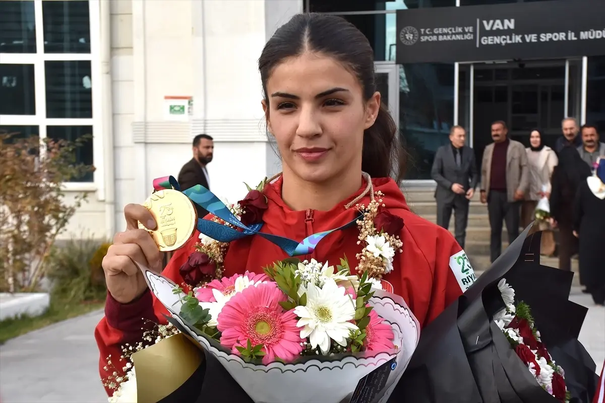 Evin Erginoğuz, Altın Madalya ile Van’a Döndü