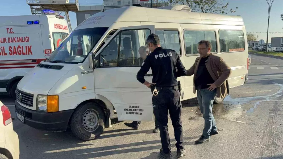 Samsun’da Minibüs ve Otomobil Çarpıştı: Bir Kişi Yaralandı