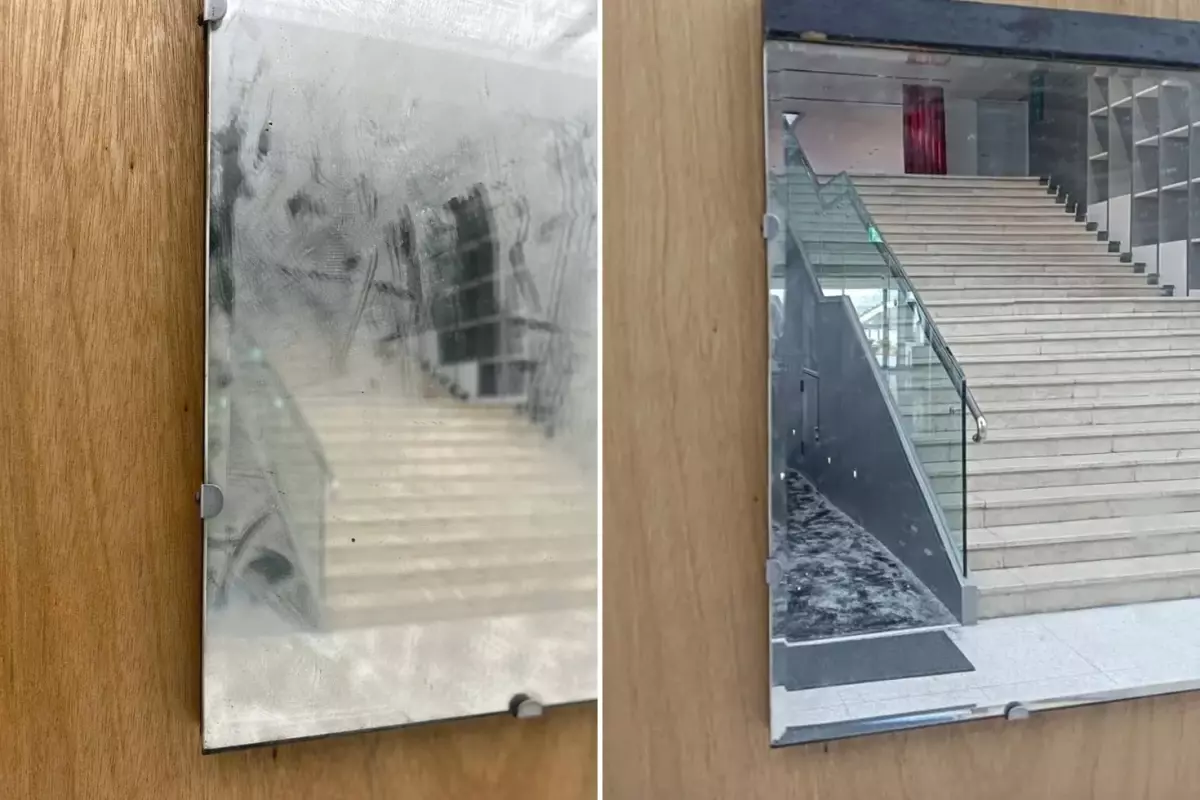 Sanat eserini “kirli ayna” zannetti, 40 yıllık tozu tuvalet kağıdıyla sildi