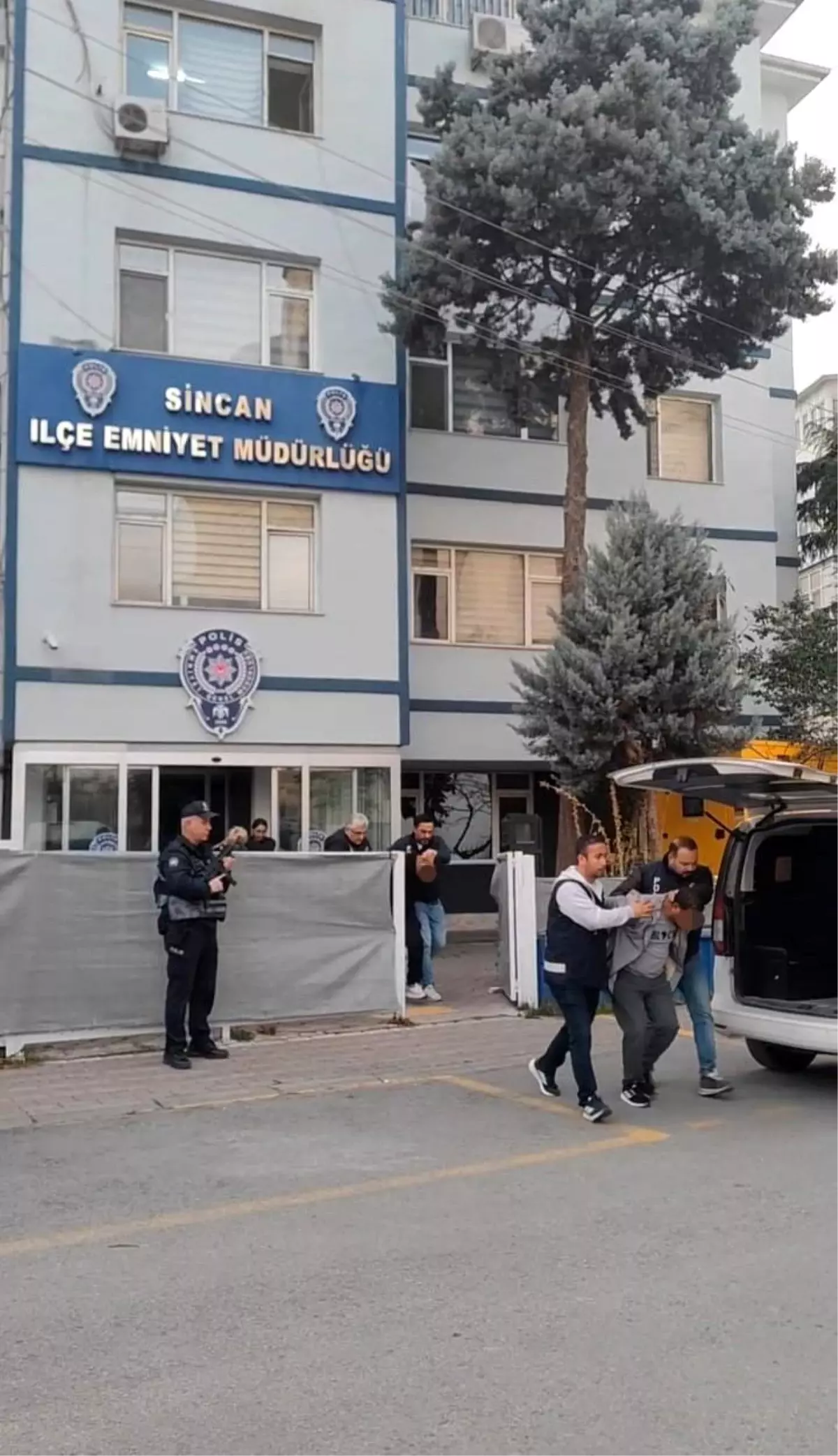 Sincan’da 3 Aranan Şahıs Yakalandı
