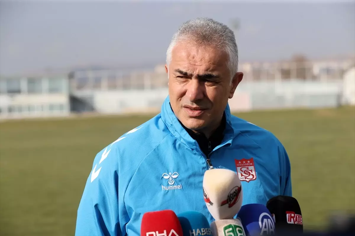 Sivasspor Play‑Off Hedefiyle Sahada: Altıparmak’tan Sert Çıkış ve Luan Campos Skandalı