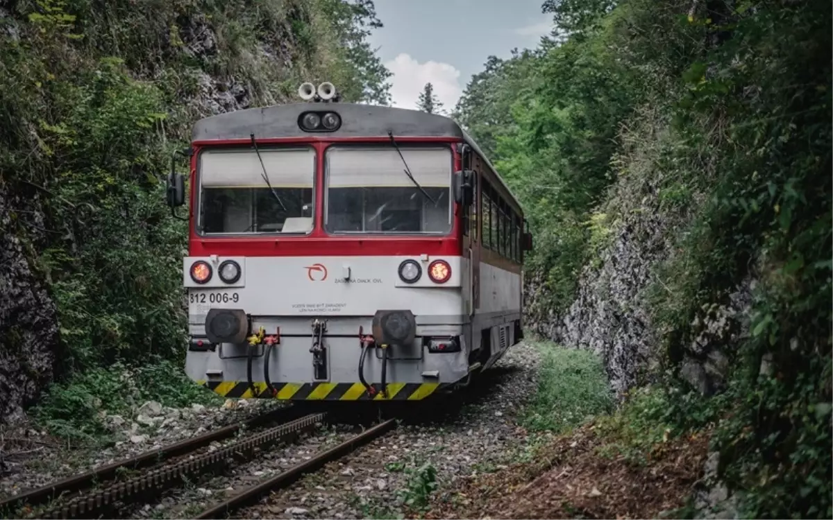 Slovakya’da Tren Kazası: 30 Yaralı