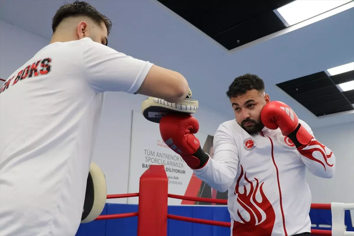 Kick Boks Şampiyonu ve Stajyer Avukat Berk Yakar: İki Dünya’yı Aynı Anda Taşıyor