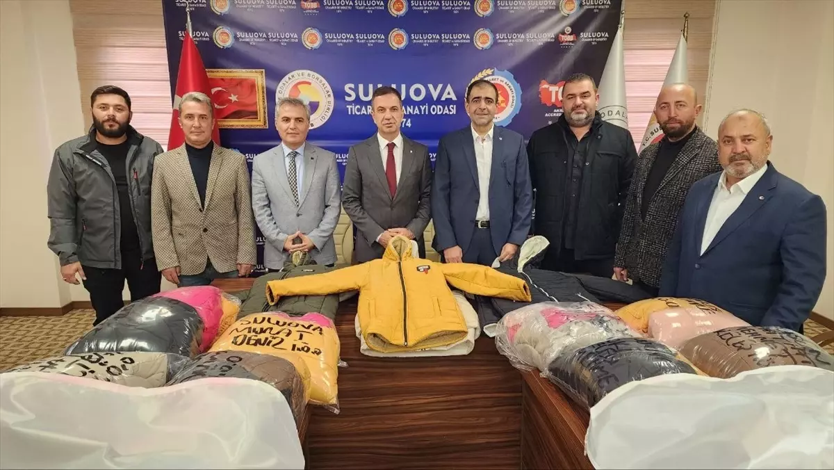 Suluova’da Öğrencilere Kışlık Kıyafet Yardımı