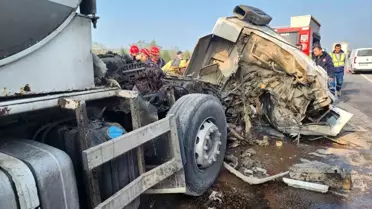 Bursa’da Süt Tankeri Tıra Çarptı: Sürücü Kabinde Sıkıştı, İtfaiye Zorlu Kurtarma Operasyonu