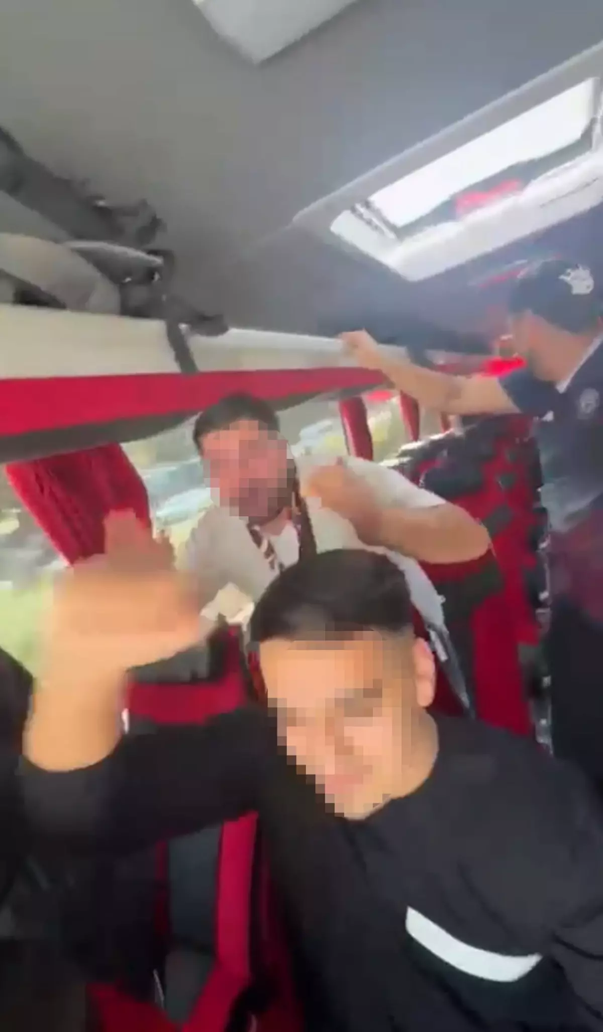 Şoförün Oynadığı Anlar Tepki Çekti