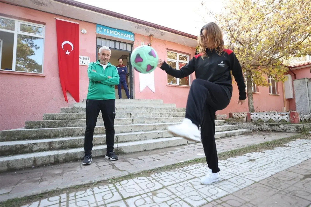 Sporla Öğrencilere Okulu Sevdiren Öğretmen