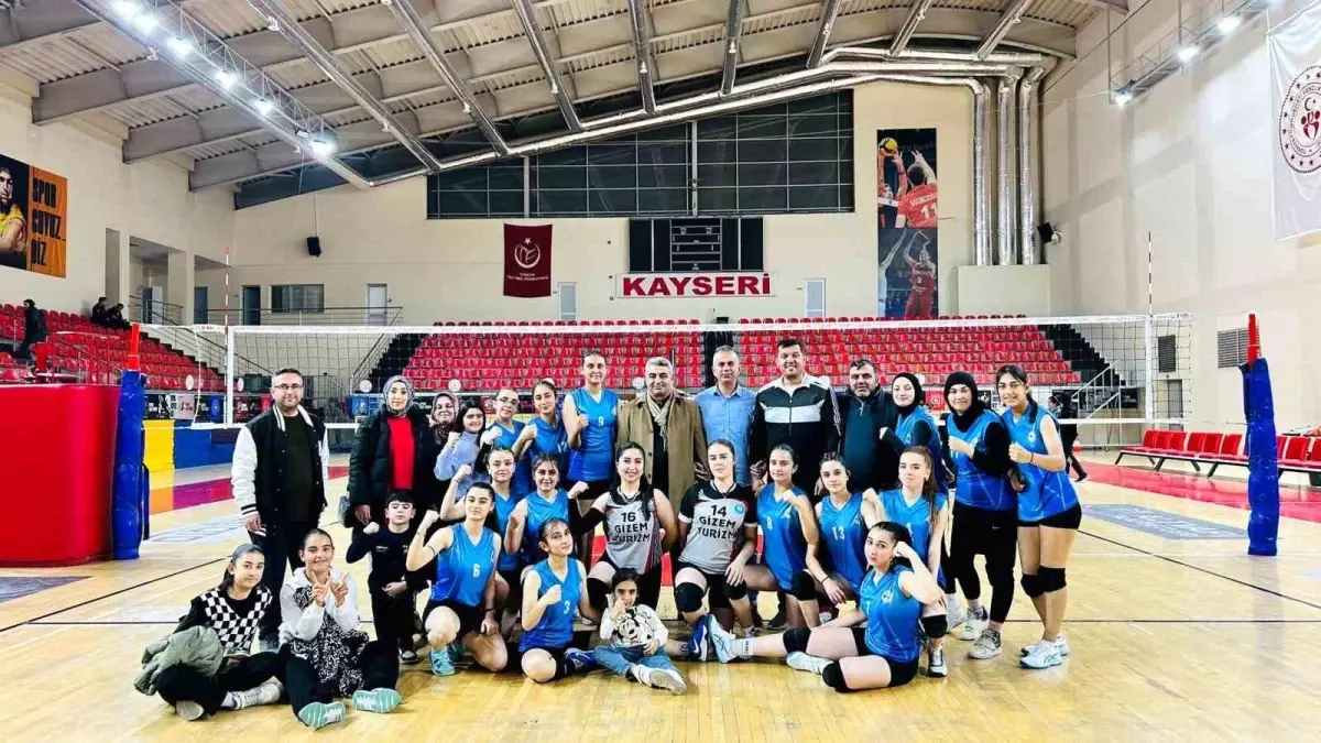 Tomarza Belediyespor Kız Voleybol Takımı, Rakibini 3-0 Geçti