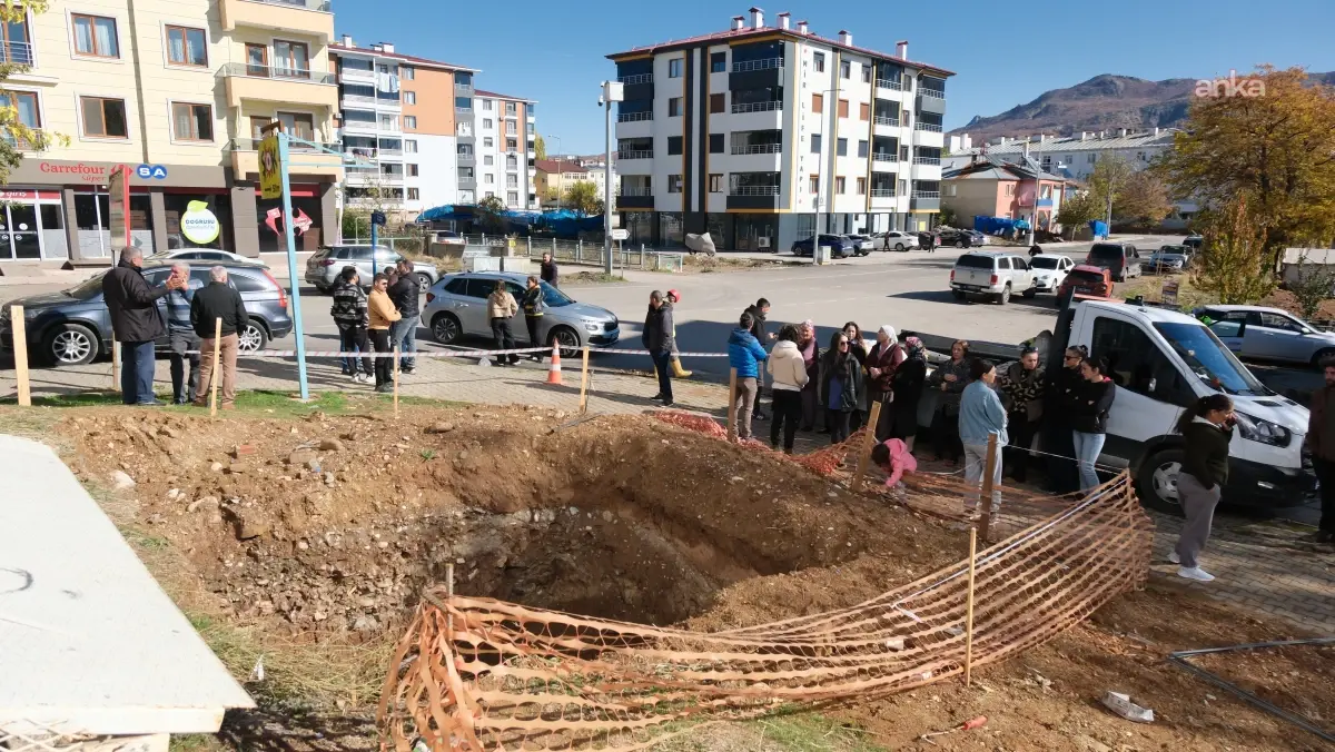 Haberi duyan Tuncelili sokağa döküldü! Hepsi birlikte nöbet tutmaya başladılar