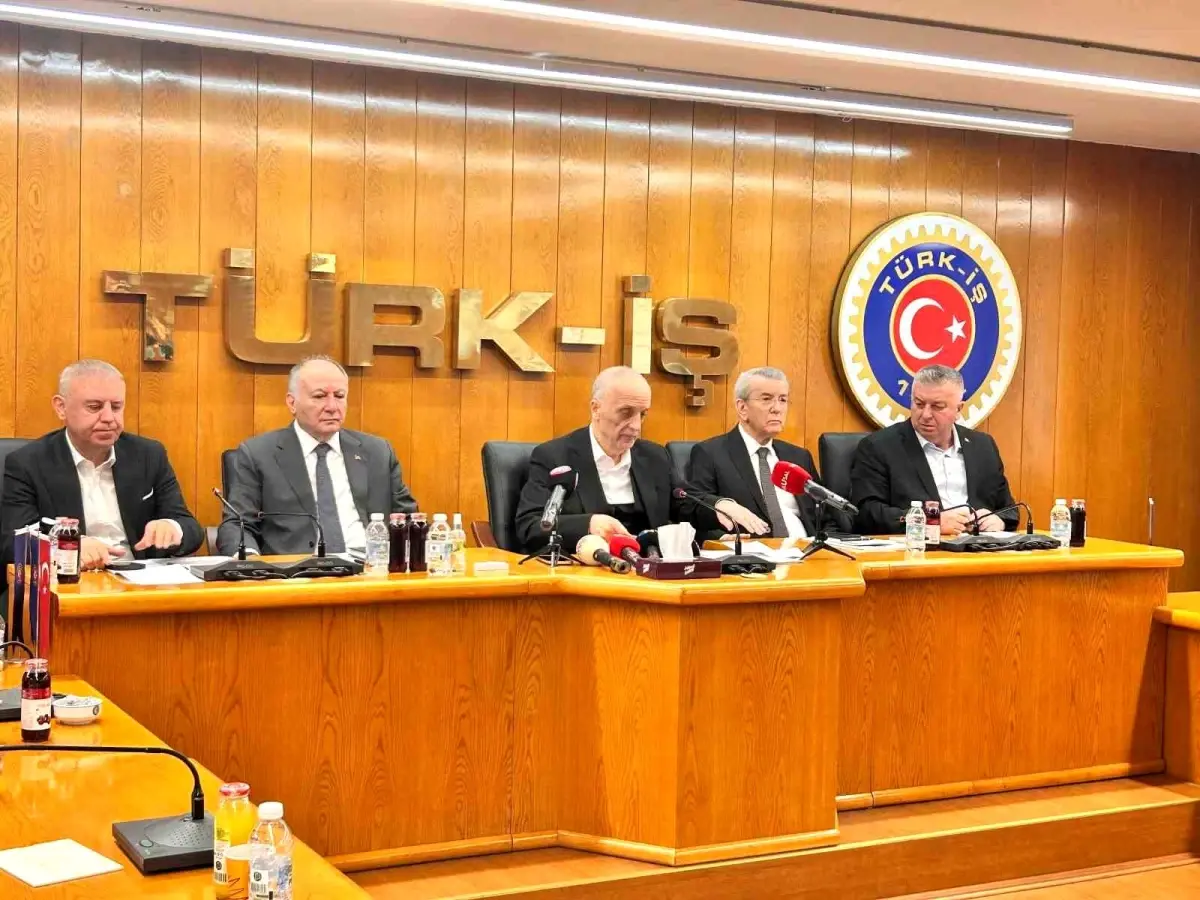 Türkiye İşçi Sendikaları Konfederasyonu Asgari Ücret Tartışmalarında Sert Duruşunu Sürdürüyor