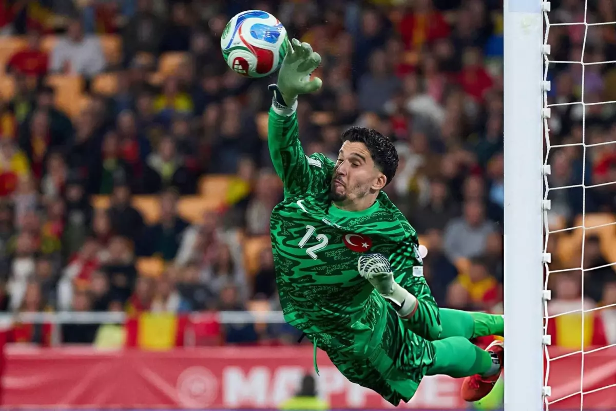 Uçan Kaçanı Kurtaran Altay Bayındır Alınan Haberle Yıkıldı