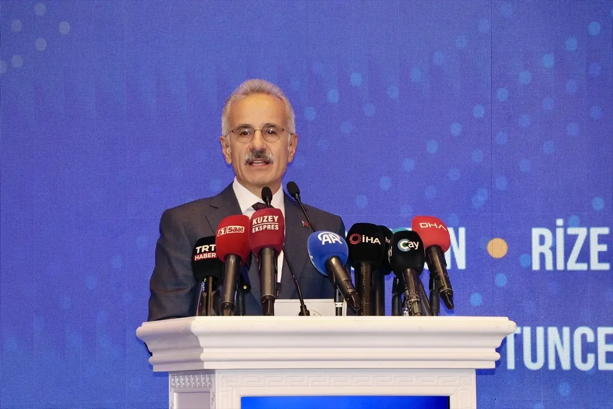 Ulaştırma ve Altyapı Bakanı Uraloğlu, Trabzon’da Çalışmalarını ve Gelecek Vizyonunu Açıkladı