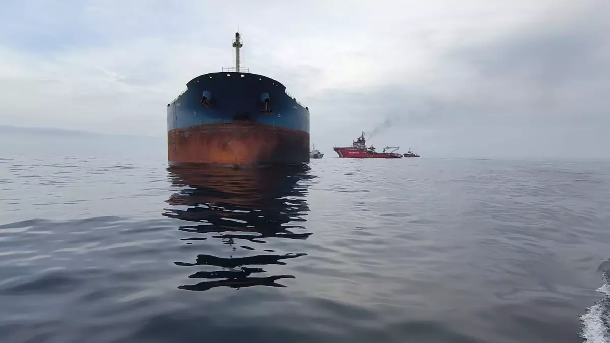 Karadeniz’deki Gemi Yangını Söndürüldü, Çekme Operasyonu Devam Ediyor