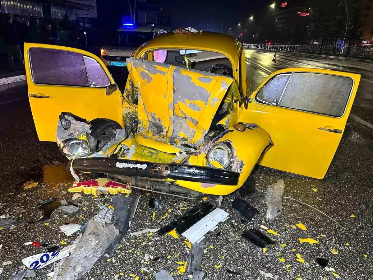 Uşak’ta Kaza: 3 Yaralı