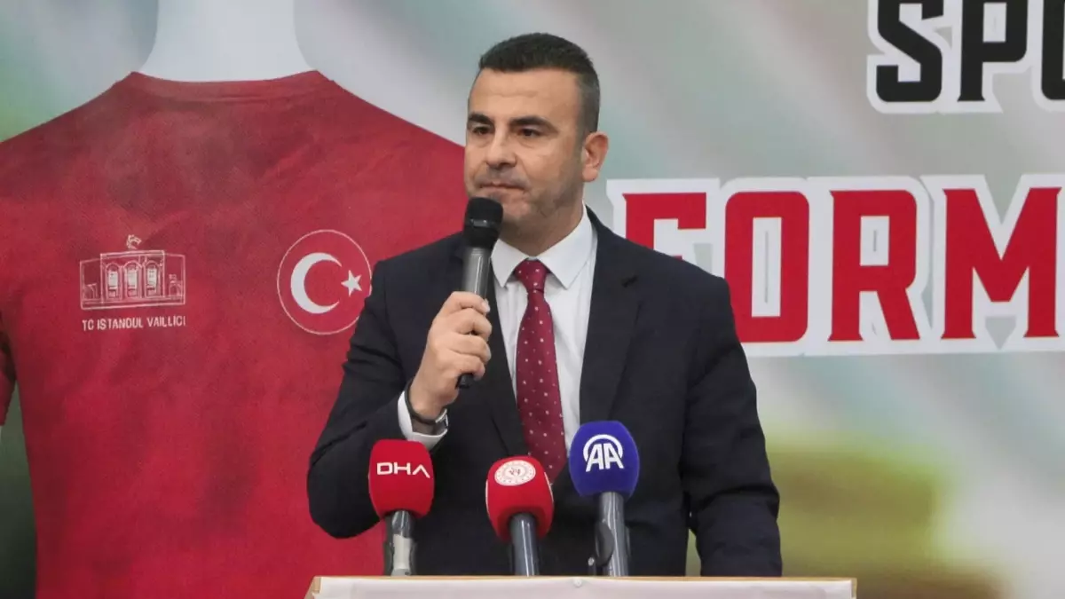 İstanbul’da Lisanslı Sporcu Öğrencilere Milli Takım Forması Dağıtıldı