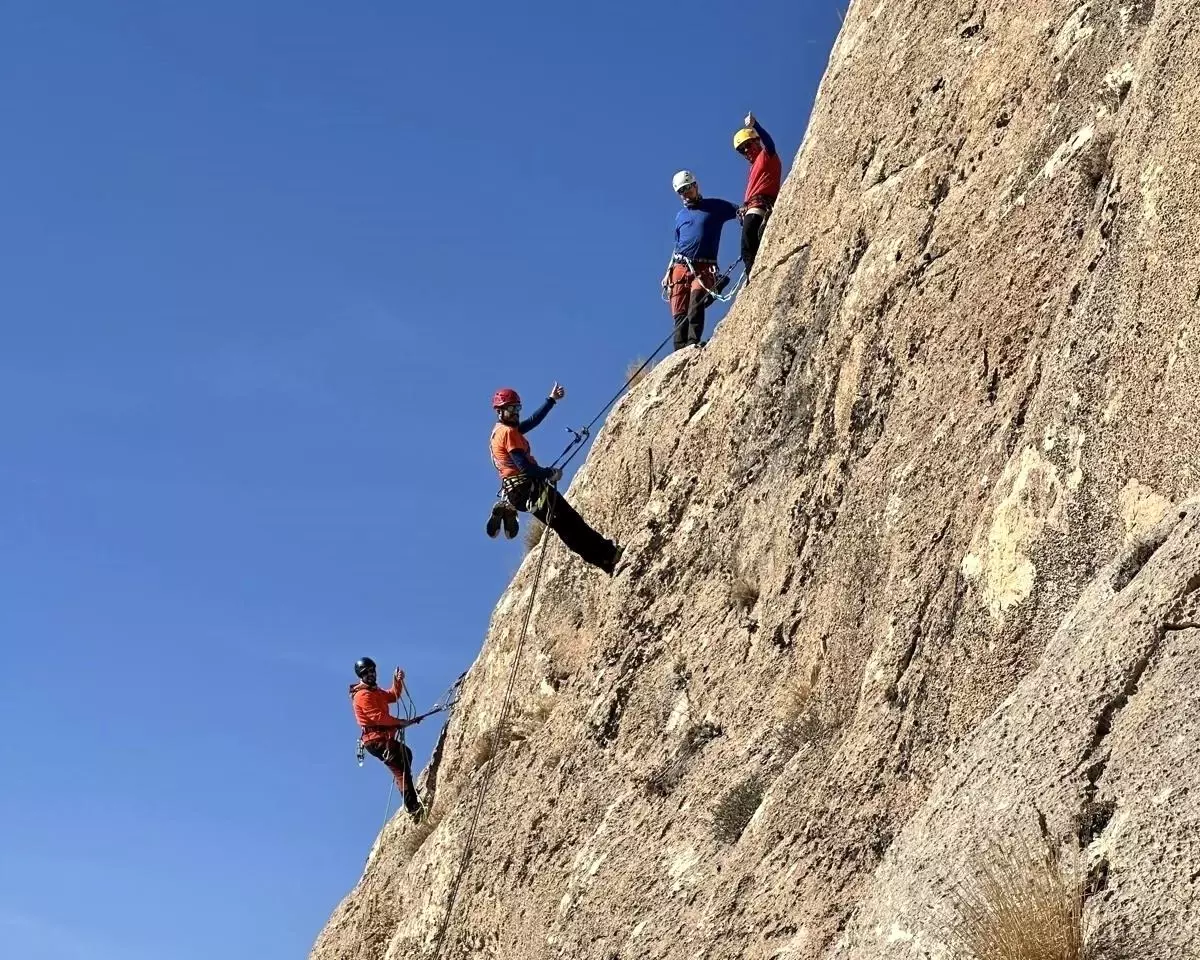 Van’da İlk Kez Çok İp Boylu Kaya Tırmanışı Eğitimi Gerçekleştirildi