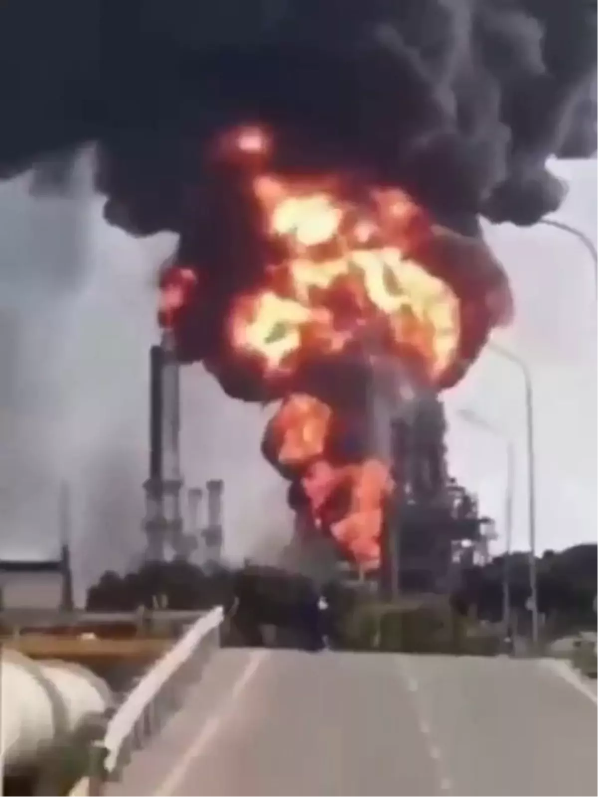 Venezuelada Petrol Tesisinde Şiddetli Patlama