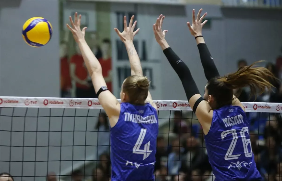 VakıfBank, Aydın Büyükşehir Belediyespor’u 3-0 Mağlup Ederek Ligde Zirveye Tırmandı