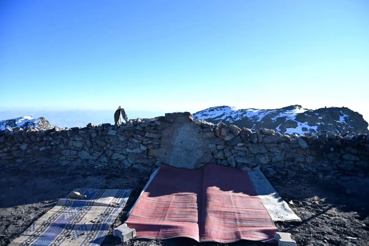 Kırklar Dağı Mescidi Yangından Kaldı, Yeniden İnşa Edilecek!