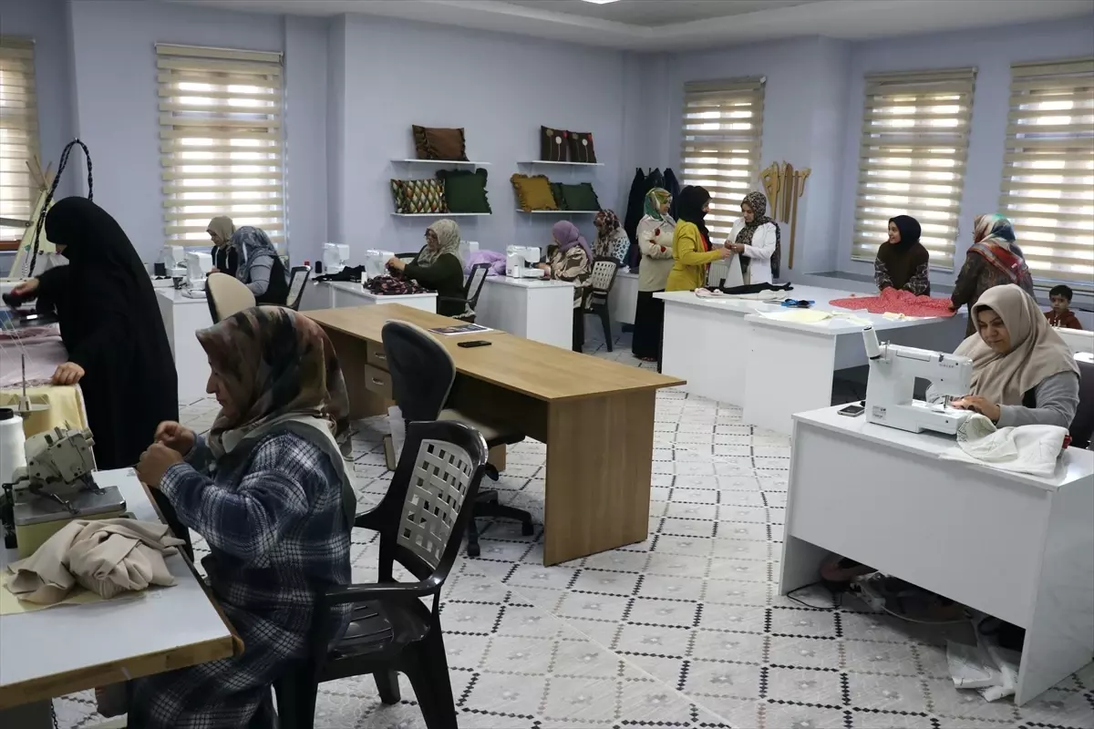 Kırsaldaki Kadınlar Meslek Ediniyor