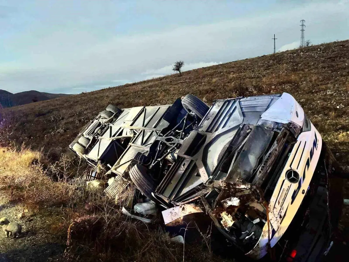 Afyonkarahisar’da Otobüs Kazası: 2 Ölü, 21 Yaralı