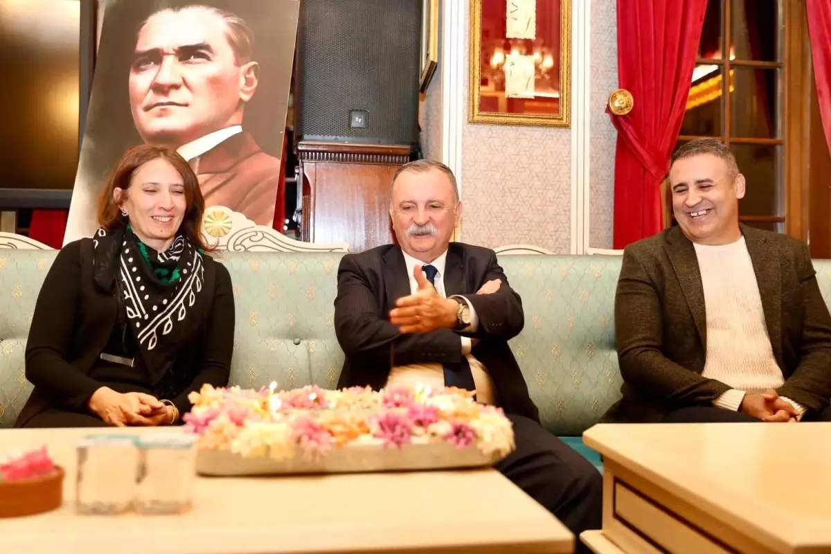 Yunusemre Belediyespor’dan Öğretmenler Günü’ne Sürpriz Kutlama