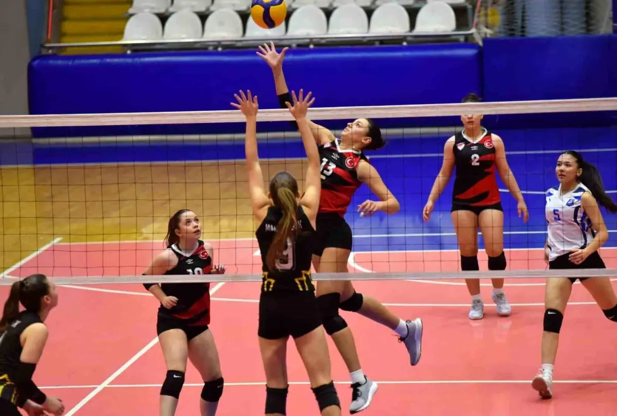 Yunusemre Belediyespor, Genç Kızlar Voleybol İl Birinciliği’nde Liderliğini Sürdürdü