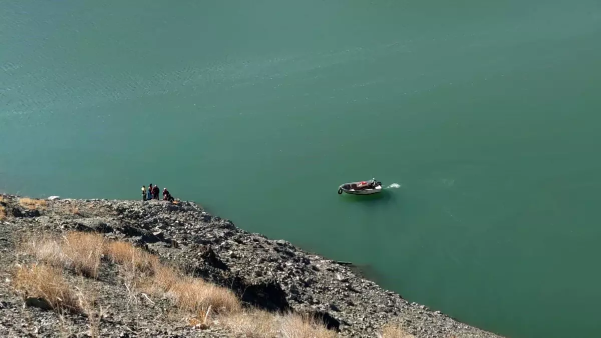 Zernek Barajı’na Araç Düştü, 3 Kişi Kayboldu