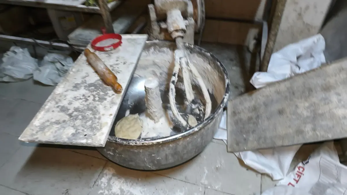 Zonguldak’ta Sağlığa Aykırı Pide İmalathanesi Şok Denetimle Mühürlendi